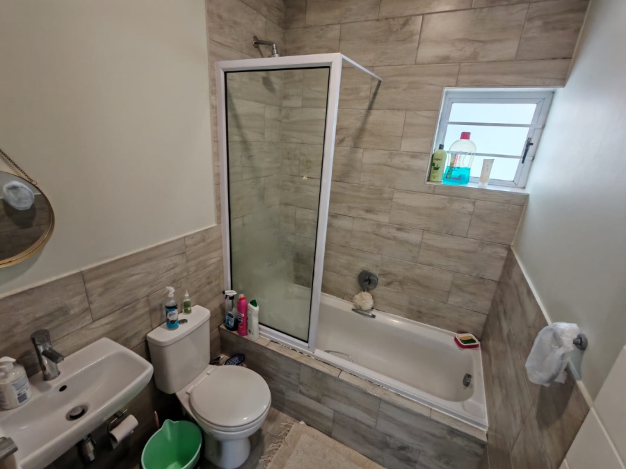To Let 2 Bedroom Property for Rent in More Grove Eastern Cape